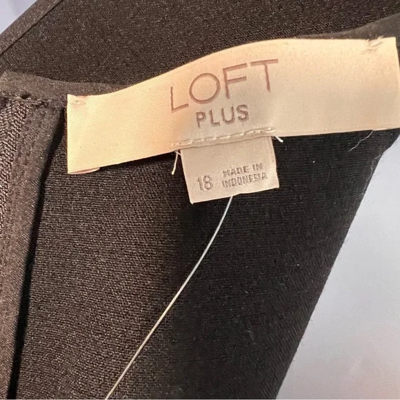 NWT Ann Taylor LOFT Little Black Dress with a back slit, pin tuck sides and zip - Picture 8 of 8